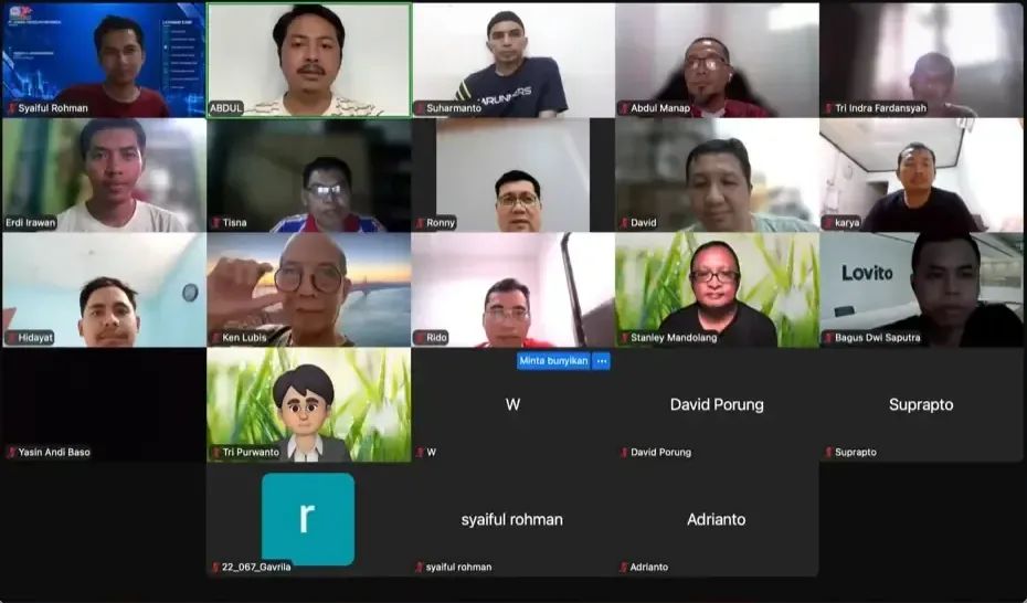 Tangkapan layar kelas Zoom Career Code Club: pengajar dan peserta dari berbagai kota mengikuti praktik
